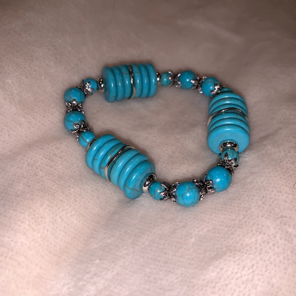 Turquoise crackle stone bracelet